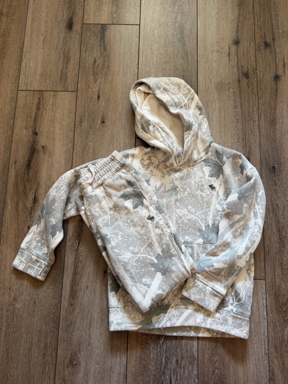 Abercrombie Kids Hooded Sweatshirt and sweatpants in Heather Gray Camo Print